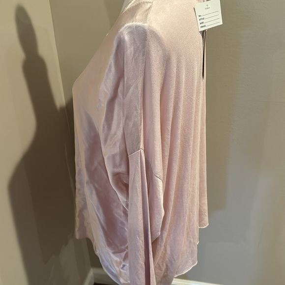 Brand Bazar NWT mixed media v neck top - Picture 5 of 9